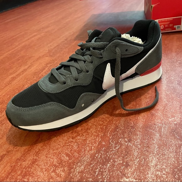Nike Venture Runner, black/grey, men’s US 10, new - Picture 6 of 7